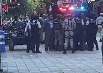 Balean a extranjero en un bar de la Quinta Avenida; hay dos detenidos y un arma asegurada (Actualización)