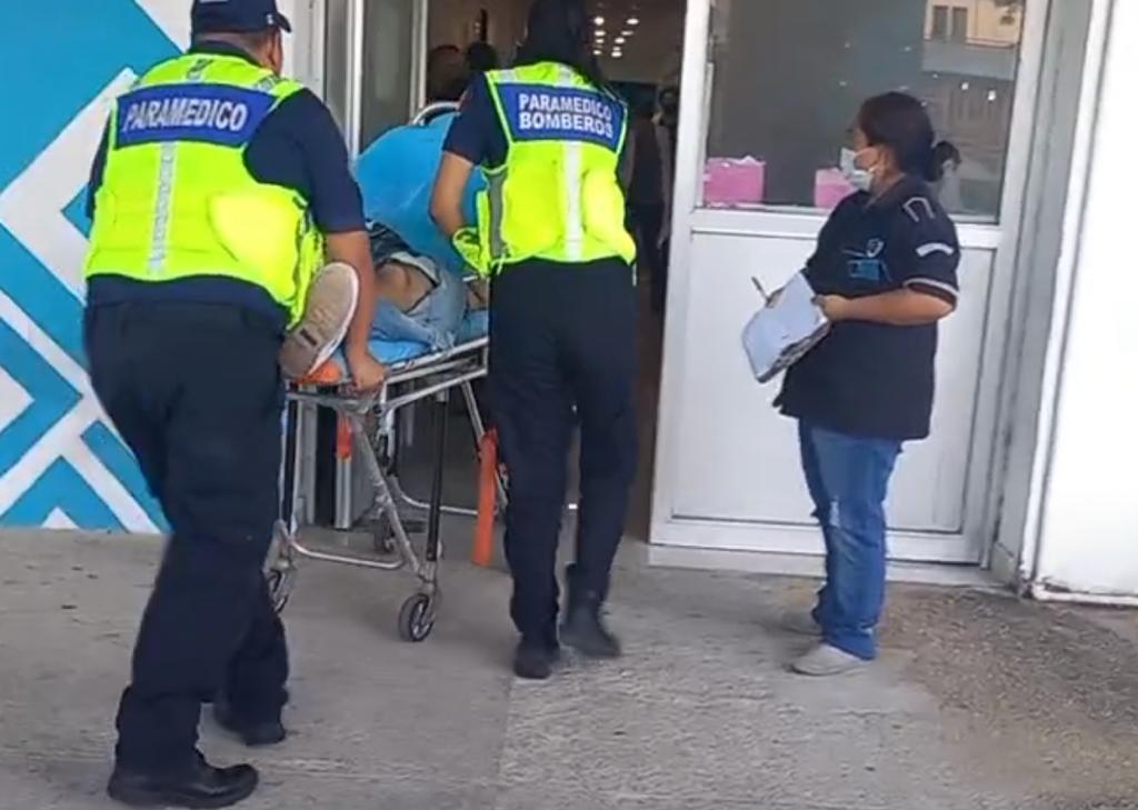 Balean a un hombre en un bar del centro de Playa del Carmen; hay dos detenidos y un arma asegurada