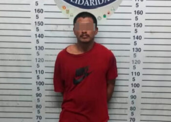 Cae asaltante tras amenazar con arma a empleada de papelería