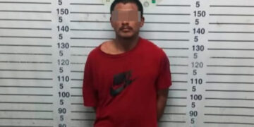 Cae asaltante tras amenazar con arma a empleada de papelería