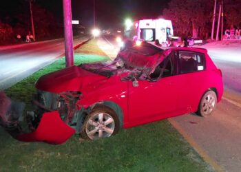 Choca estadounidense en carretera Playa del Carmen-Tulum