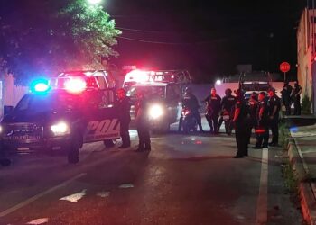 Detienen a cinco personas con un arma y droga, en un motel de Playa del Carmen