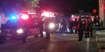 Detienen a cinco personas con un arma y droga, en un motel de Playa del Carmen