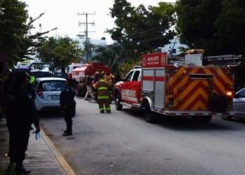 Por un aparente corto circuito, escuela de idiomas sufre incendio en Playa del Carmen 