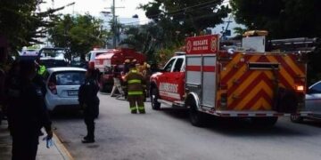 Por un aparente corto circuito, escuela de idiomas sufre incendio en Playa del Carmen 