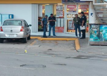 Surgen detonaciones en inmediaciones de un Oxxo de Playa del Carmen