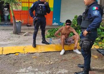 Trabajadores de construcción dan ‘paliza’ a sujeto que intentó robar material de obra en Puerto Aventuras