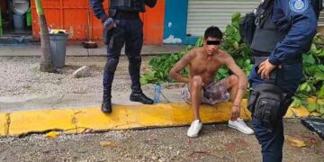 Trabajadores de construcción dan ‘paliza’ a sujeto que intentó robar material de obra en Puerto Aventuras