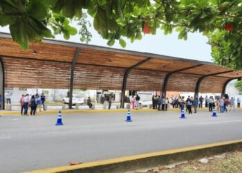 Acabó la espera, rehabilitan paradero de transporte