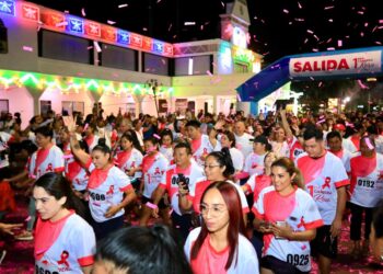 Más de mil personas participaron en Carrera Rosa