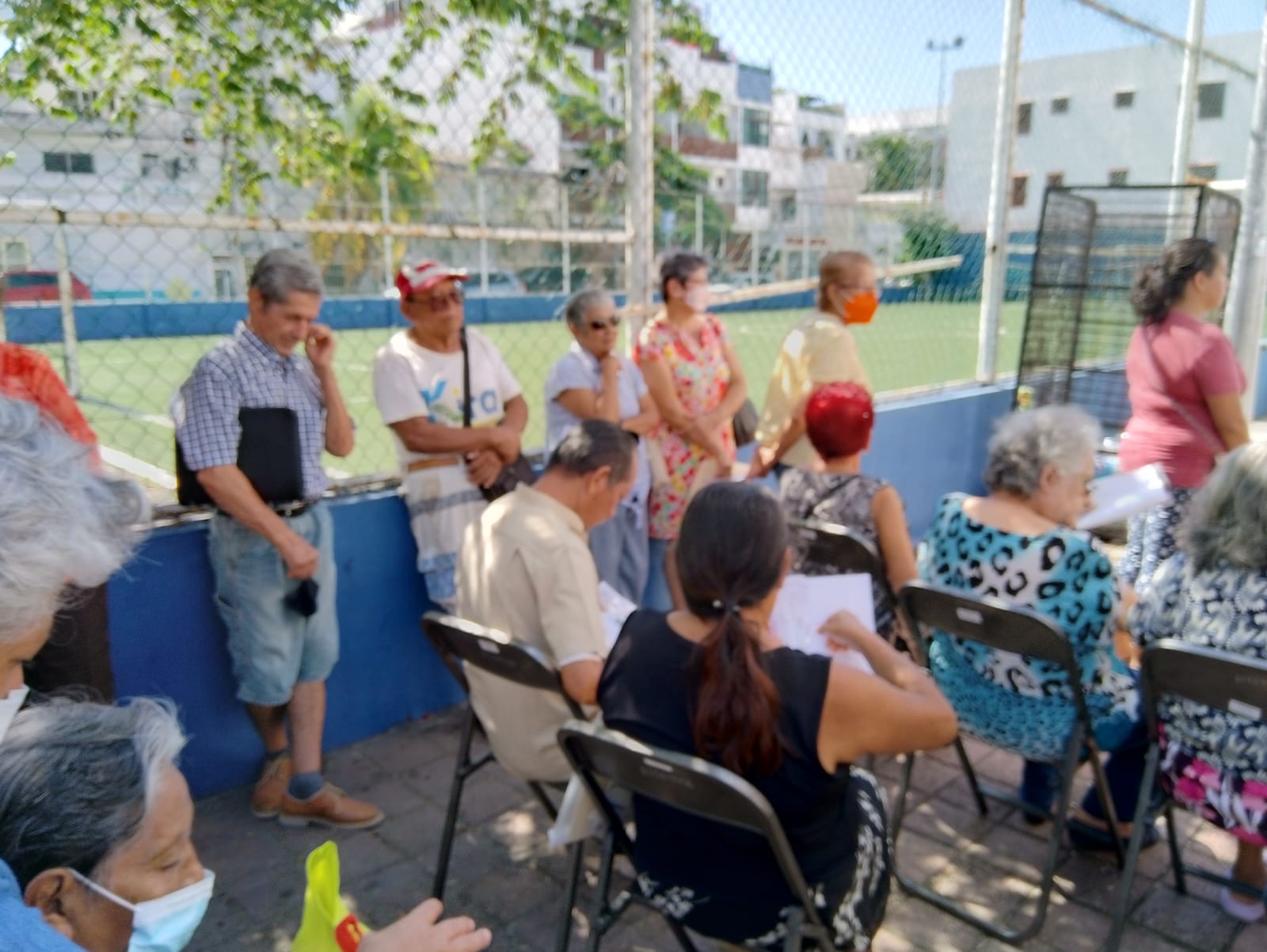 Adultos mayores sufren por retraso en cobro de la ‘Pensión del Bienestar’ en Playa del Carmen