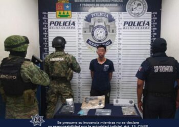 Aseguran a sujeto con arma de fuego y posibles narcóticos en Playa del Carmen
