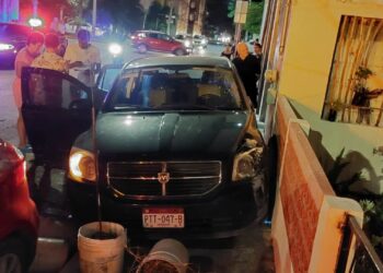 Automovilista ebrio choca con una familia cubana en Playa del Carmen