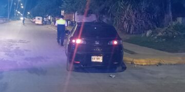 Conductor de camioneta choca y mata a motociclista, para luego darse a la fuga, en Playa del Carmen