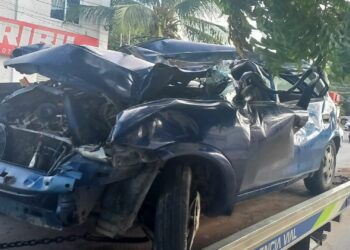 Fuerte accidente entre dos automóviles y un tráiler en la avenida 115 de Playa del Carmen; hay tres lesionados