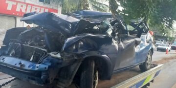 Fuerte accidente entre dos automóviles y un tráiler en la avenida 115 de Playa del Carmen; hay tres lesionados