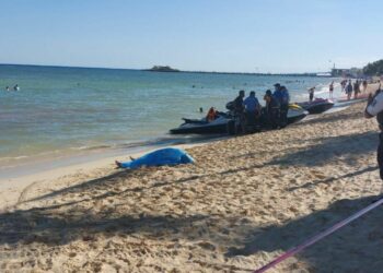 Hombre muere ahogado tras meterse al mar en estado de ebriedad en Playa del Carmen