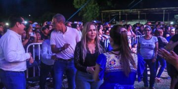 Ofrecen exitoso baile navideño a las y los solidarenses  