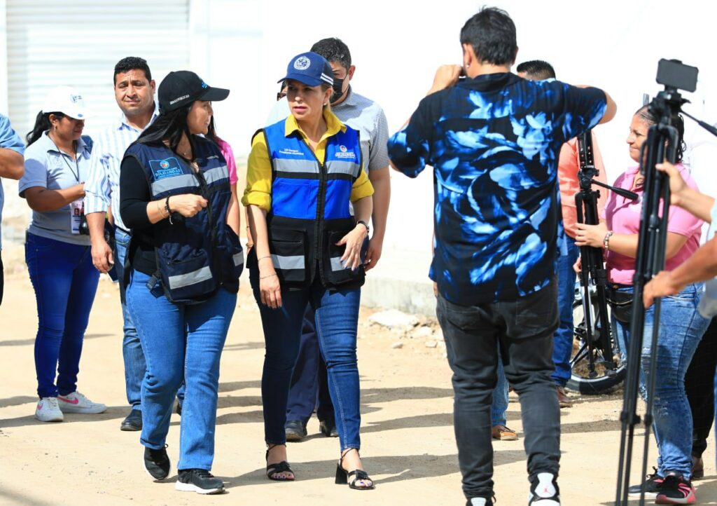 La espera terminó, Lili Campos le cumple con vialidades dignas