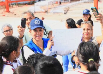 Lili Campos le cumple a estudiantes solidarenses