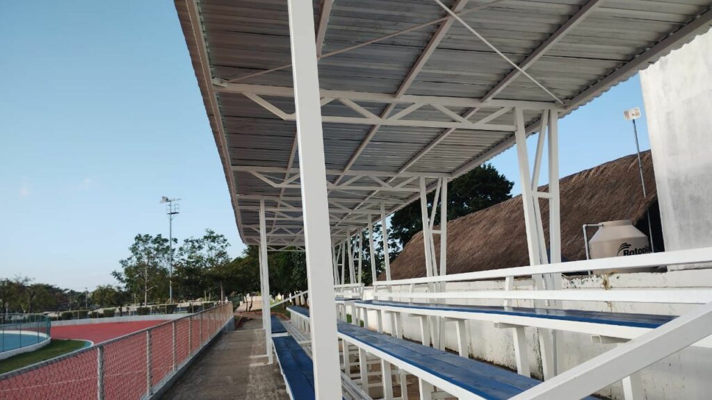 Alumbran la pista de patinaje y mejoras a las gradas