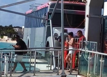 Ayuntamiento ya solicitó que se retire el camión de Xcaret de la terminal marítima de Playa del Carmen