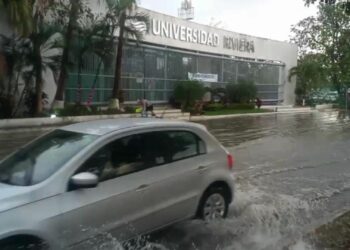 Frente frío 27 genera lluvias e inundaciones en Playa del Carmen