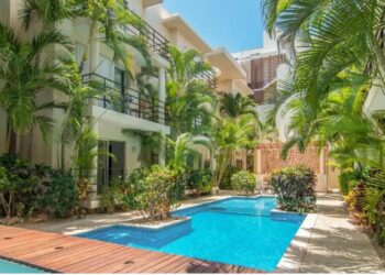 Rentas vacacionales afectan a pequeños hoteles de Playa del Carmen; acusan que aún no hay piso parejo