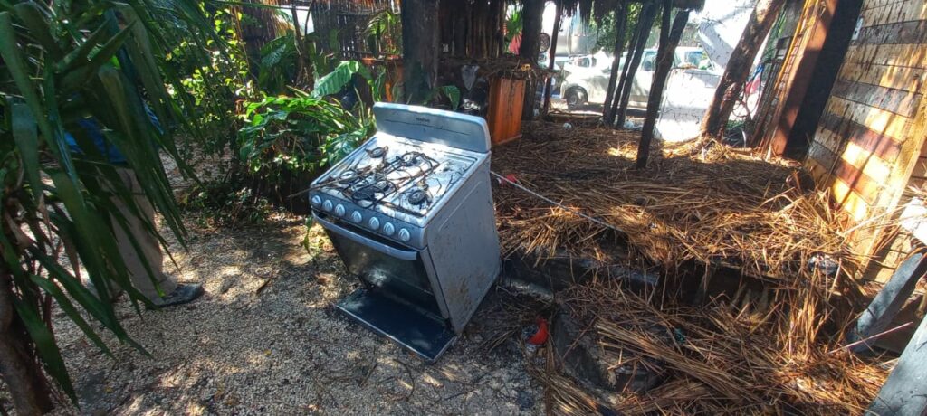 Incendio en Tulum consume varias casas y parte de un hotel