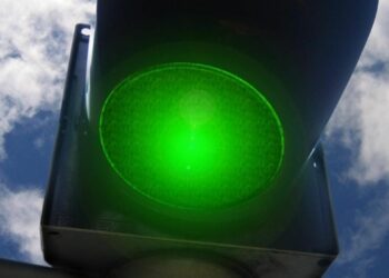 Con semáforos inteligentes, buscan resolver problemas viales en Villas del Sol de Playa del Carmen