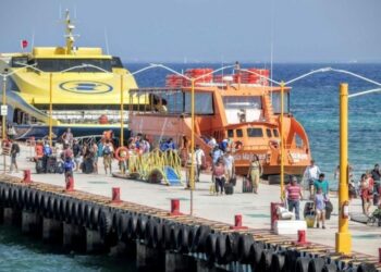 Hasta 14 mil personas podrían cruzar de Playa del Carmen a Cozumel el fin de semana por carnaval 