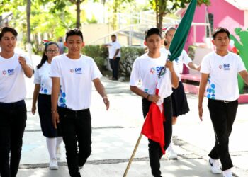 Impulsa DIF Solidaridad civismo en estudiantes del programa 10-17