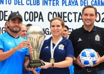 Celebran triunfo del Inter Playa en la Liga Premier