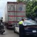 Derriba tráiler cableado en la colonia Gonzalo Guerrero de Playa del Carmen