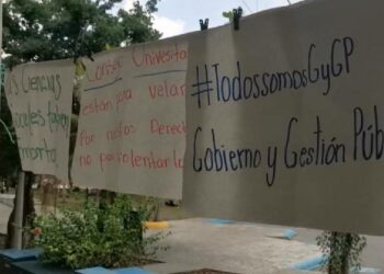 Estudiantes de la UQROO en Playa del Carmen se suman a protestas por cierre de carreras