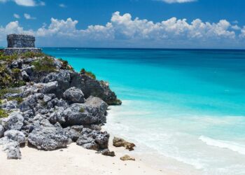 Medio de Puerto Vallarta emprende campaña sucia contra la Riviera Maya