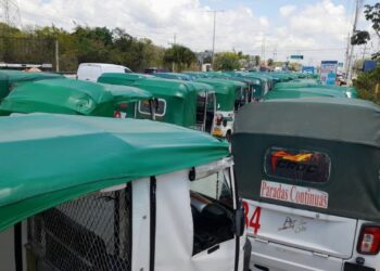 Por presuntos abusos, protestan mototaxistas ante Imoveqroo en Playa del Carmen