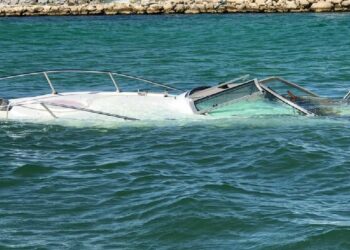 Se hunde yate en marina de Puerto Aventuras