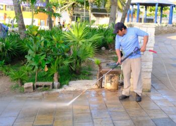 Mantienen limpias zonas turísticas en temporada vacacional