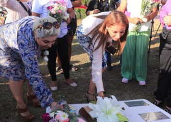 Develan placas por víctimas de feminicidio