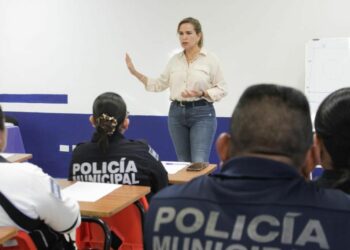 La presidenta municipal Lili Campos capacita a elementos policiales en ética