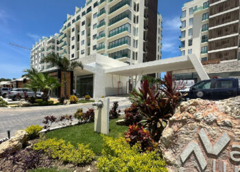 Muere mujer tras caer de un noveno piso en Playa del Carmen; se presume suicidio