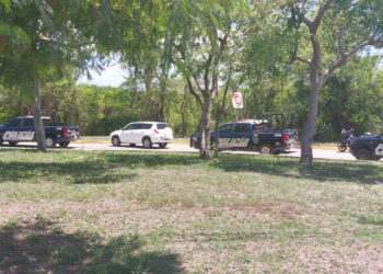 Persecución y balacera en la carretera Playa del Carmen-Puerto Morelos 