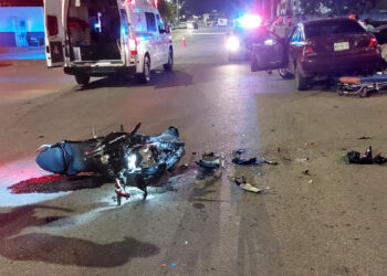 Choca motociclista frente a la Fiscalía, en Playa del Carmen