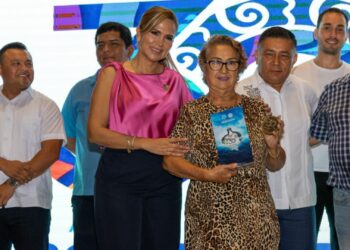 Lili Campos reconoce legado de fundadores
