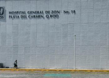 Camillero del IMSS detenido afirma ser la víctima, en video