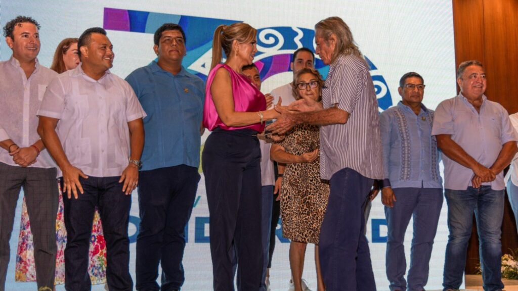 Lili Campos reconoce legado de fundadores