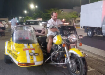 Llega a Playa del Carmen motociclista catalán que viaja desde Nueva York a Argentina