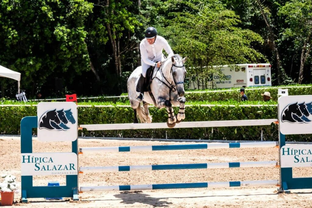 Arturo Parada conquista el gran premio de la Copa Internacional CSI2* Hípica Salazar