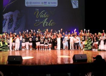 Celebran adultos mayores “Una Vida en el Arte”